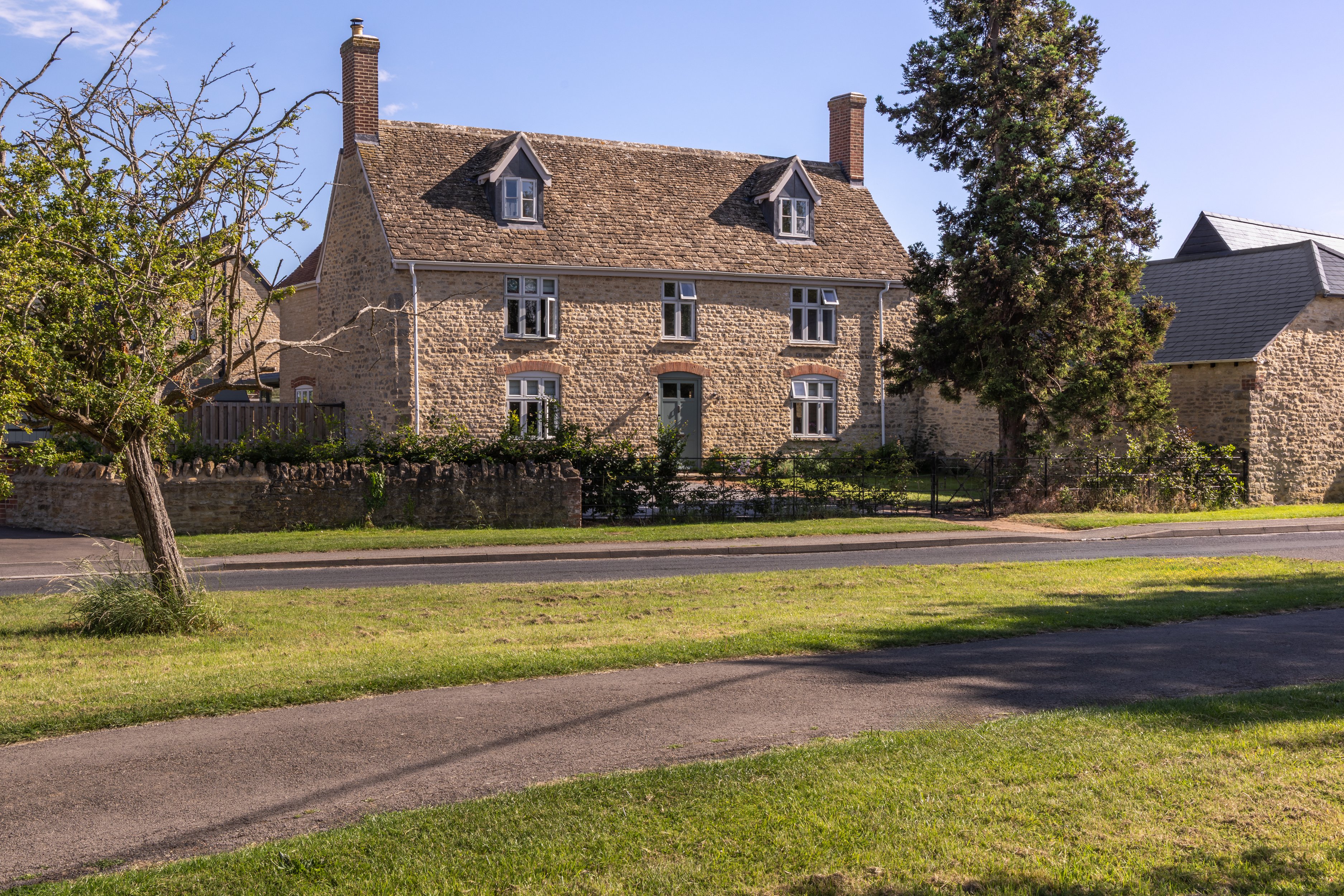 ab_cottage farm_exteriors_03